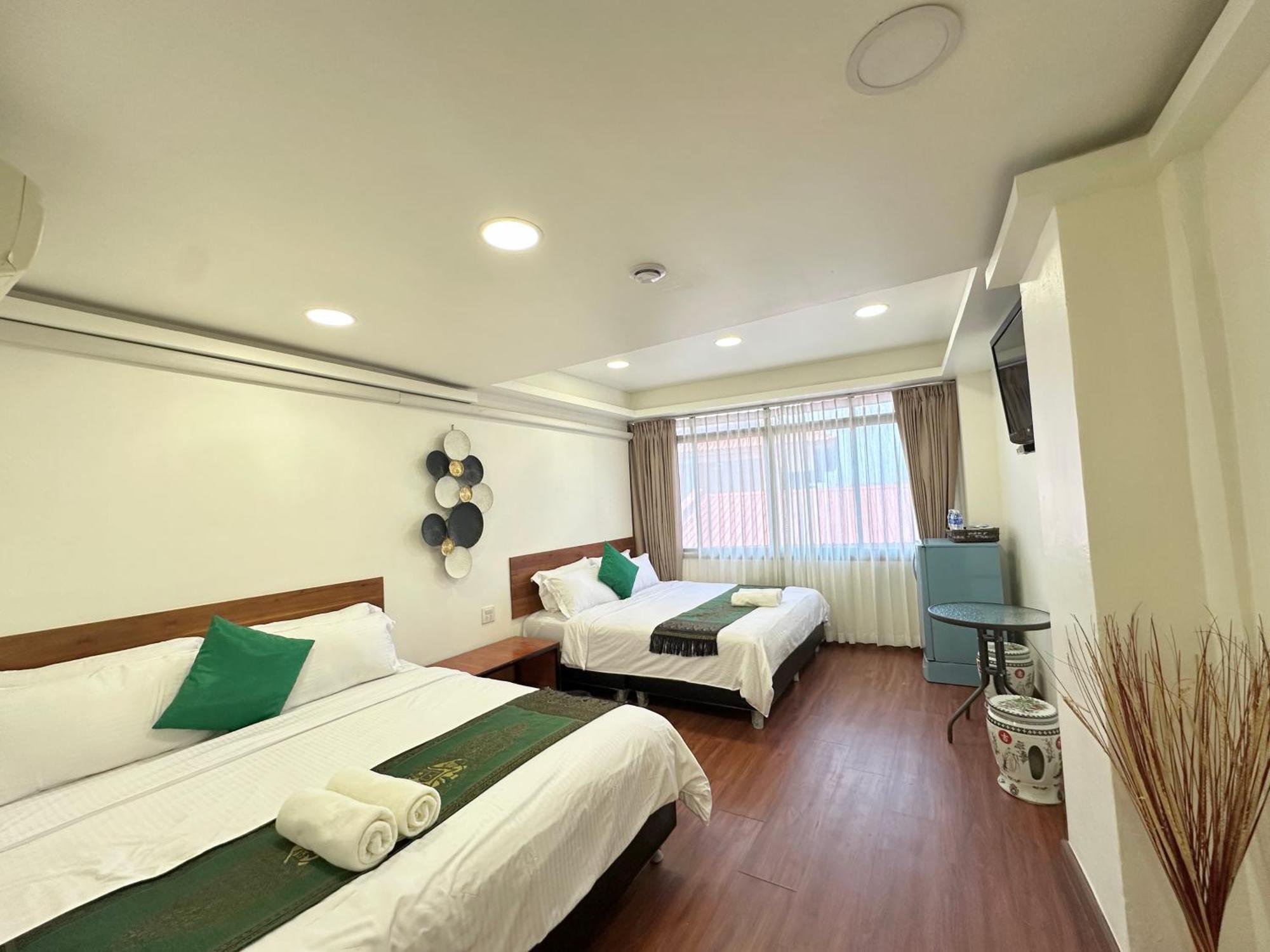 Longzhu Guesthouse Bangkok Exterior photo