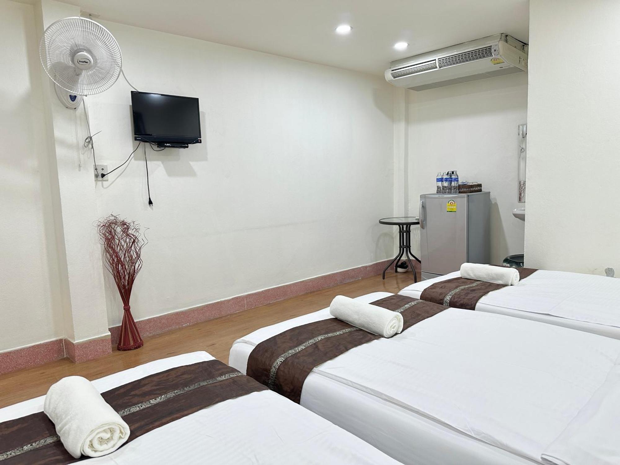Longzhu Guesthouse Bangkok Exterior photo