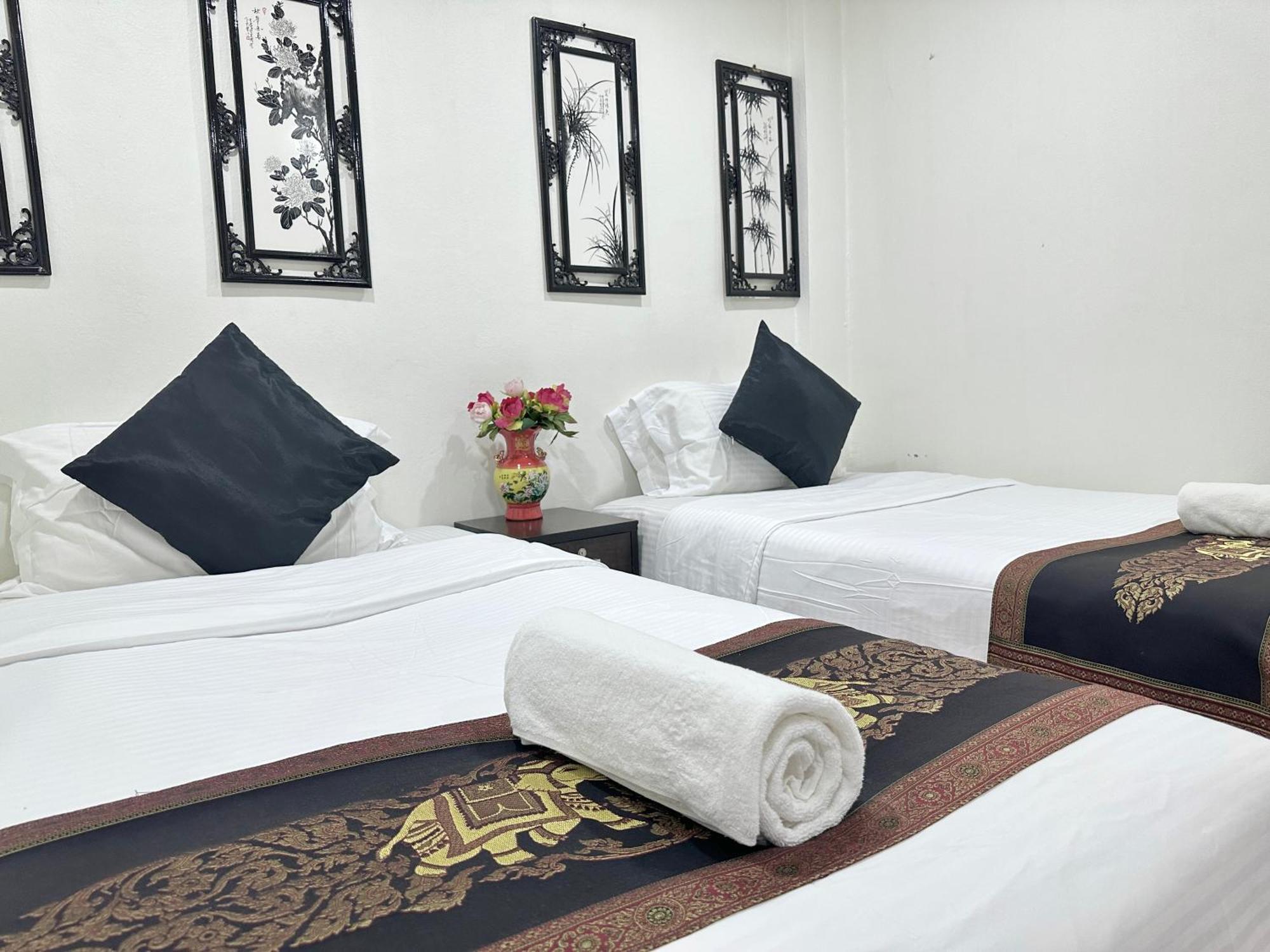 Longzhu Guesthouse Bangkok Exterior photo