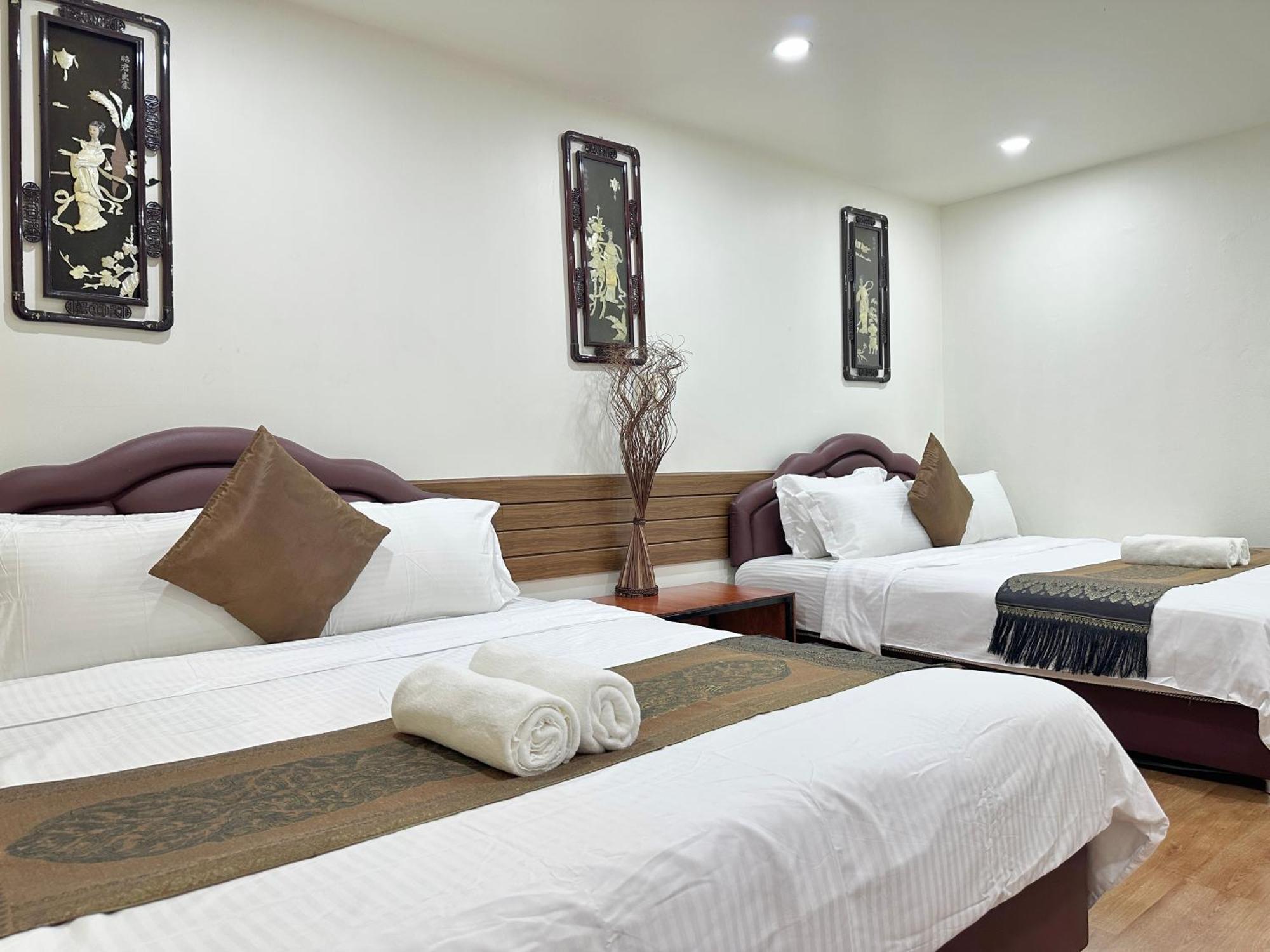 Longzhu Guesthouse Bangkok Exterior photo