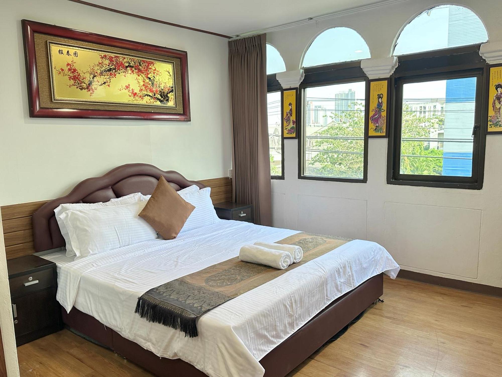 Longzhu Guesthouse Bangkok Exterior photo